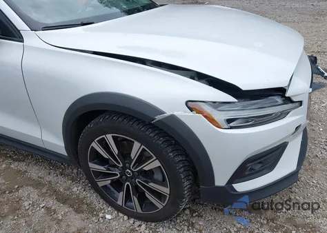 2021 Volvo V60 Cross Country T5 from USA, damaged, VIN YV4102WK9M1072076